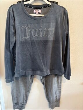Juicy Couture Velour 2 piece Loungewear Set